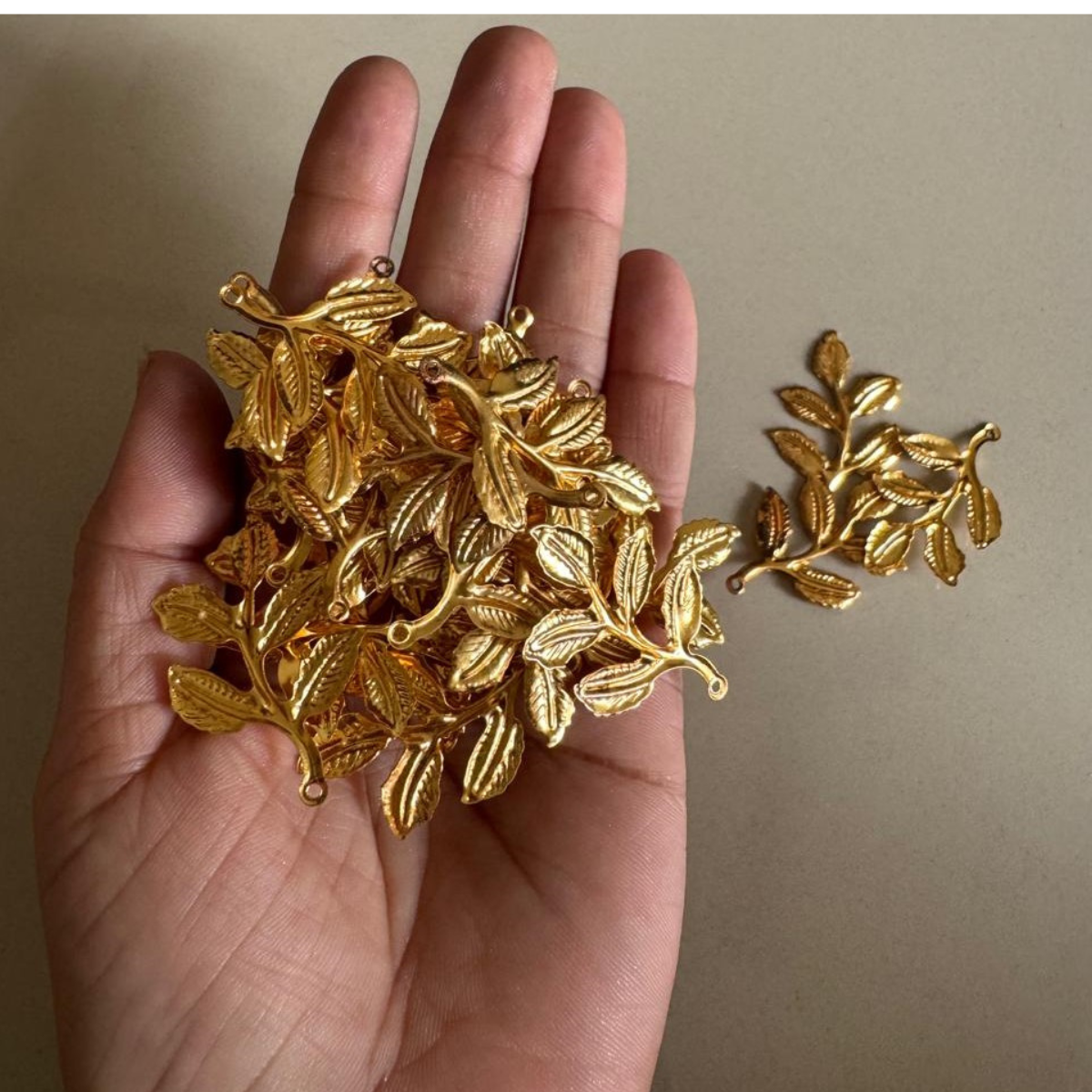 Lagecy Resin art (54) Metal Leaf 4.3 cm X 2.8 cm 10 piece - Image 1
