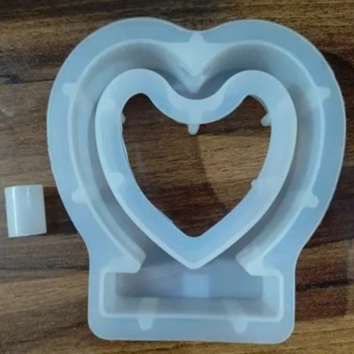 Lagecy Resin art - 2026-08-15T150702.257 LC124 Heart Planter With Tube 15Cm 14Cm Mould 40mm Depth - Image 1