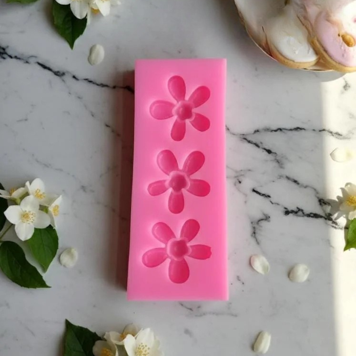 Lagecy Resin art 39-07 LC39-07 3 Cavity Flower Mould - Image 1