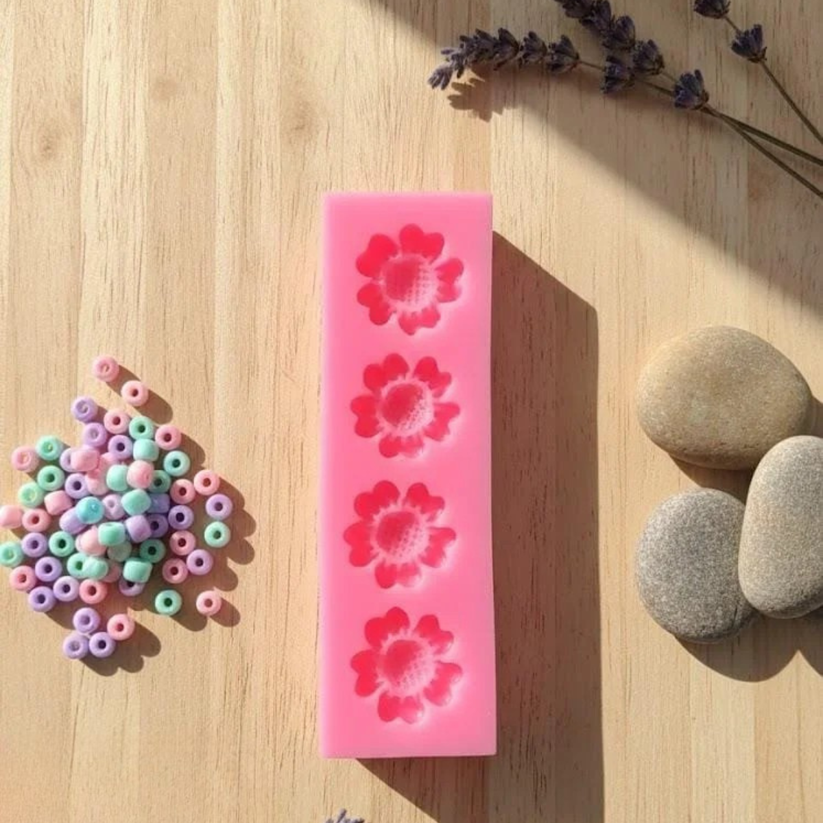 Lagecy Resin art 39-08 LC39-08 4 Cavity Flower Mould - Image 1